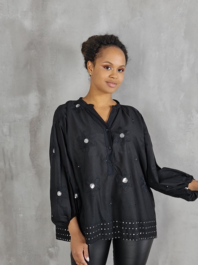 Блузка JOT в вышовкой из пайеток  "Цветочки" чёрная, фотография №1