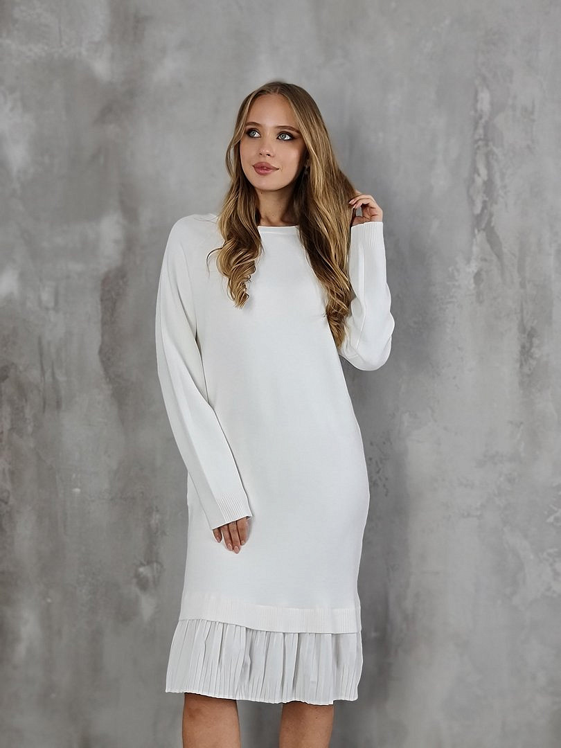 Платье Melany трикотажное с атласной плиссированной юбочкой белое (молочное), фотография №5