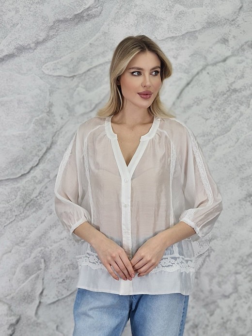 Блузка MIHO'S v вырез кружевные полоски белая