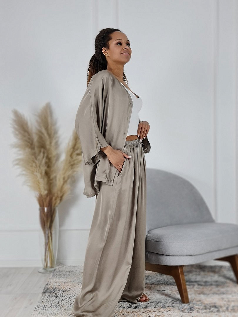 Костюм Zelante атласный рубашка и брюки бежевый (хаки), фотография №6