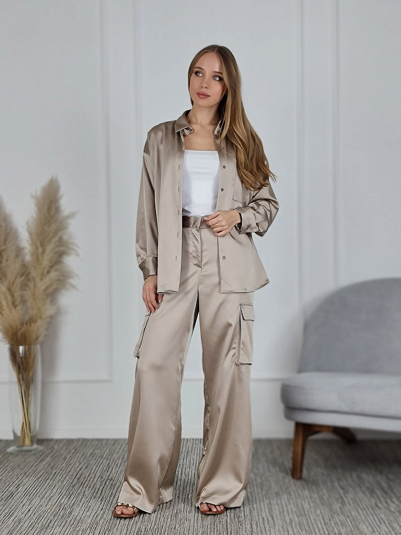 Костюм Imperial атласный рубашка и брюки-карго бежевый, фотография №2