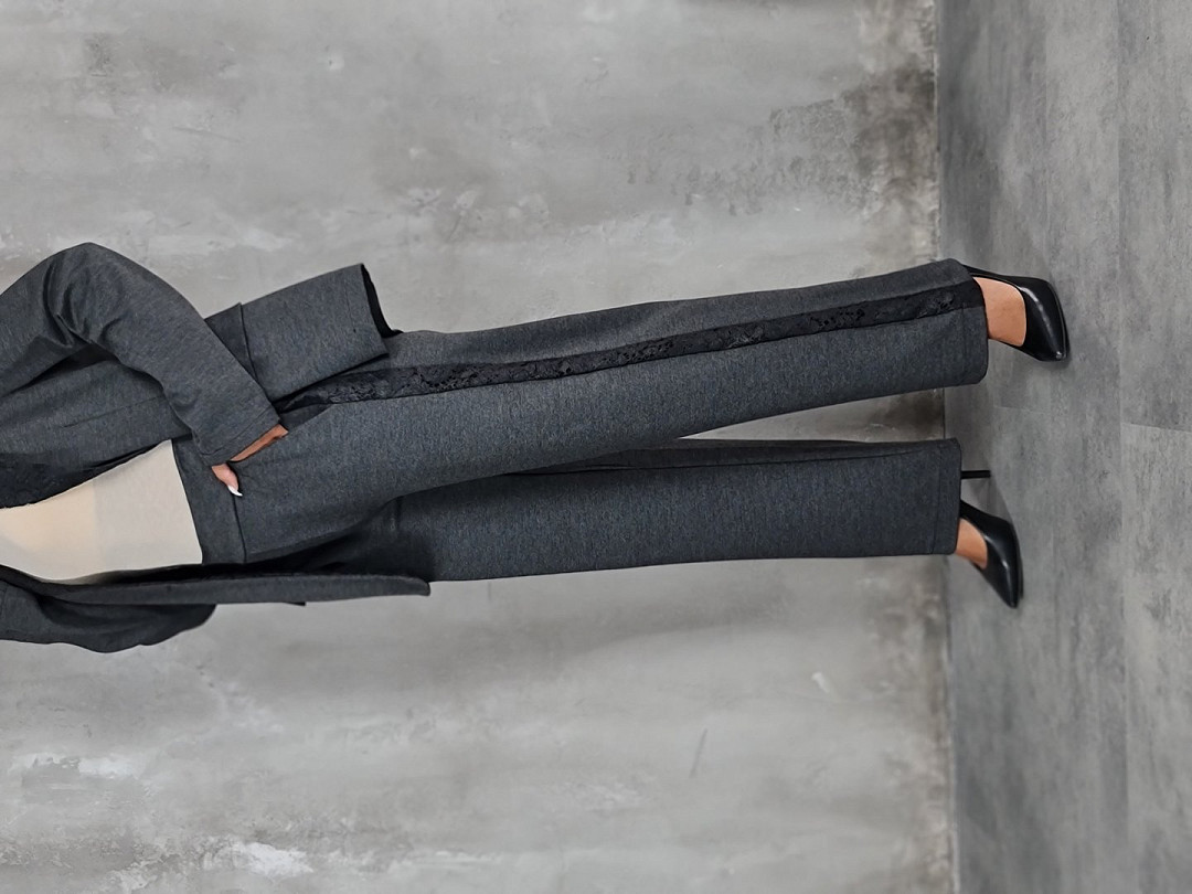 Костюм Naiif с кружевными вставками графитовый, фотография №4