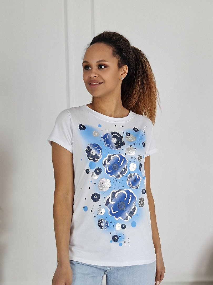 Футболка Glowy с принтом "Синие цветы" белая, фотография №1