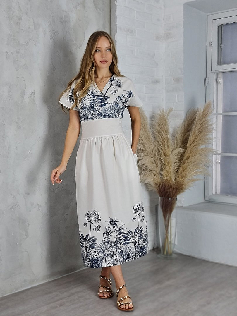 Платье CLOTHÉ с V-образным вырезом и принтом "Тропики" молочное, фотография №1