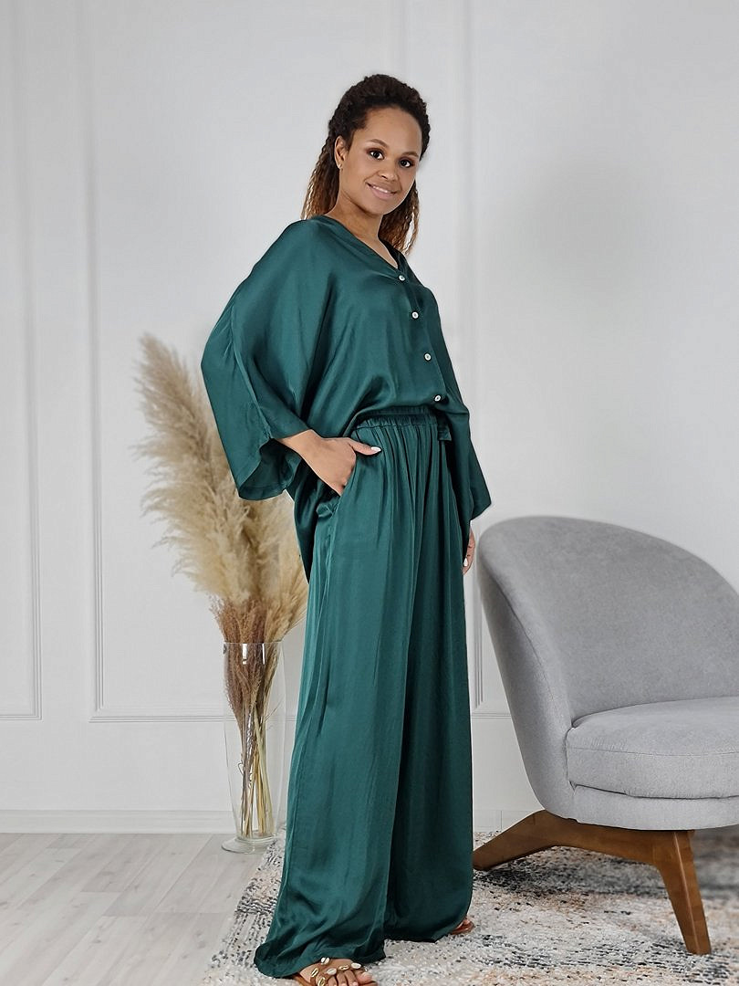 Костюм Zelante атласный рубашка и брюки тёмно-зелёный, фотография №3