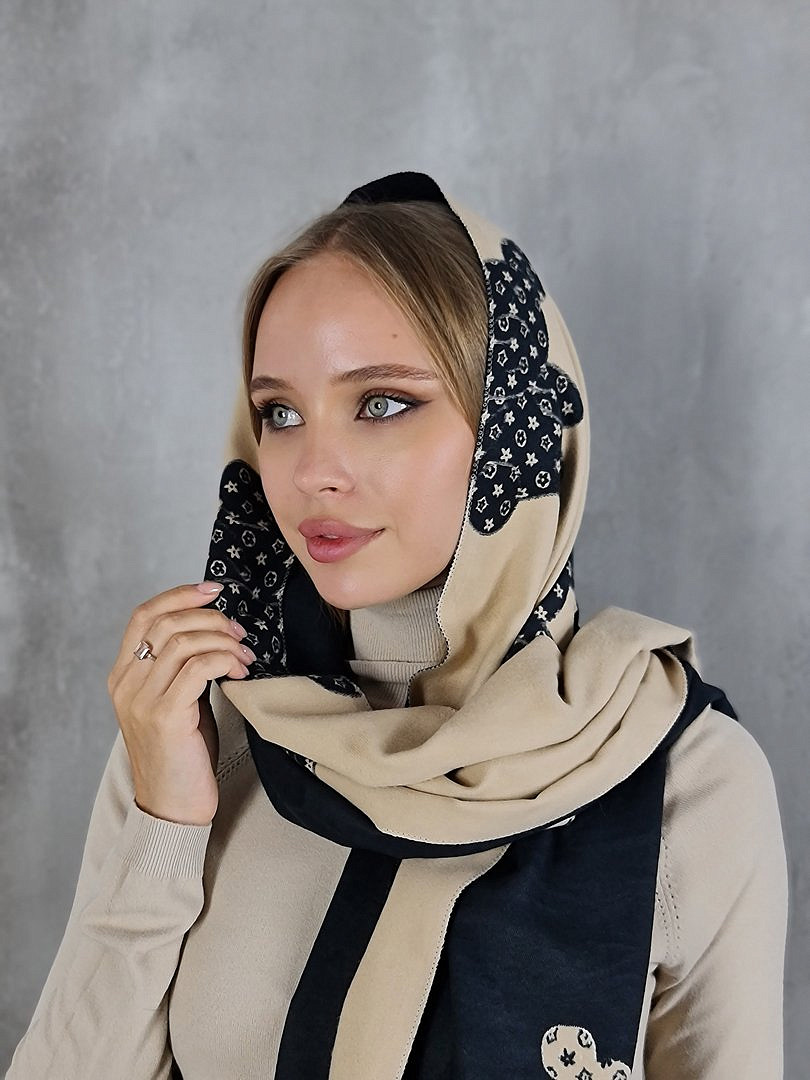 Палантин Mondana с принтом "Мишка" чёрный/бежевый, фотография №5