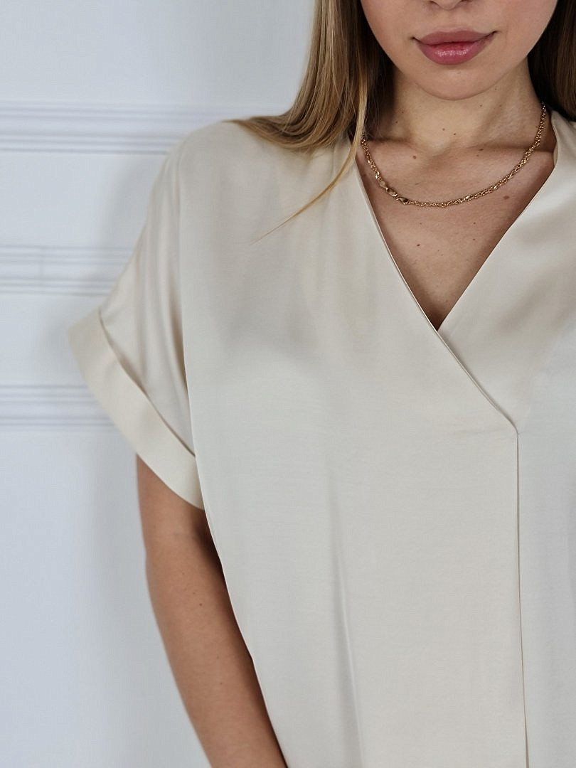 Платье CLOTHÉ свободное атласное с V-образным вырезом молочное , фотография №5