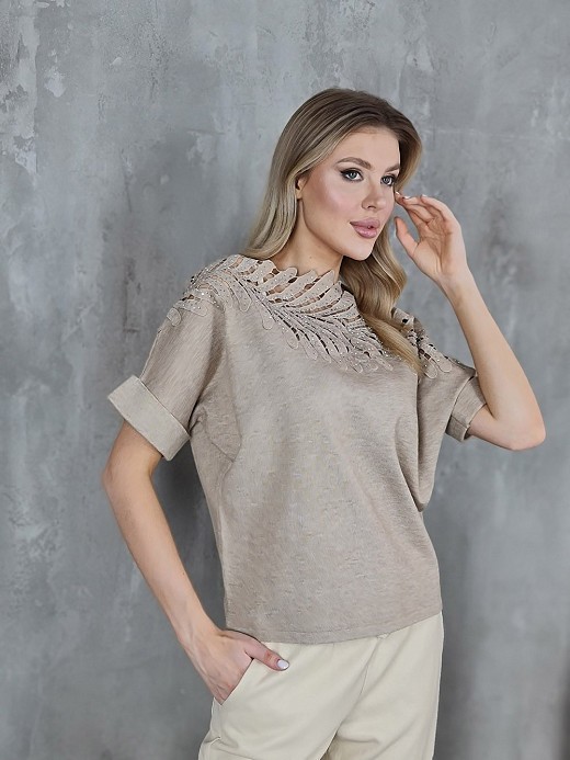 Джемпер ChicLink с коротким рукавом перышки со стразами песочный