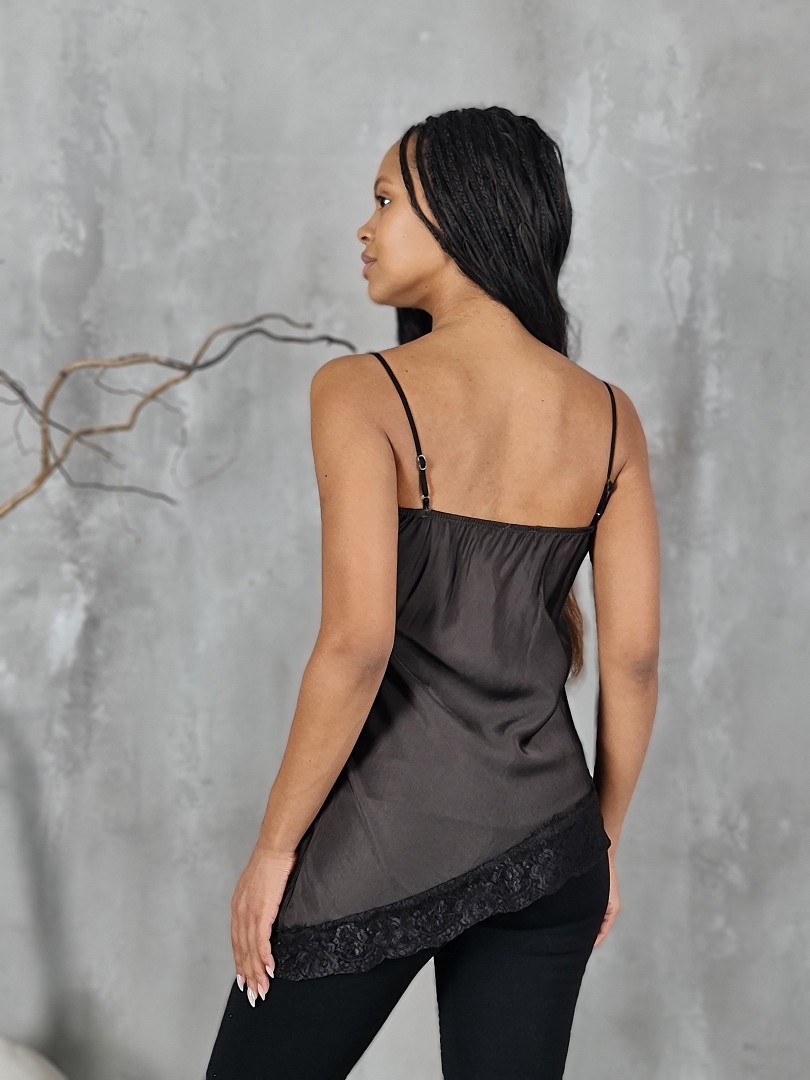 Топ атласный с кружевом наискосок шоколад, фотография №3