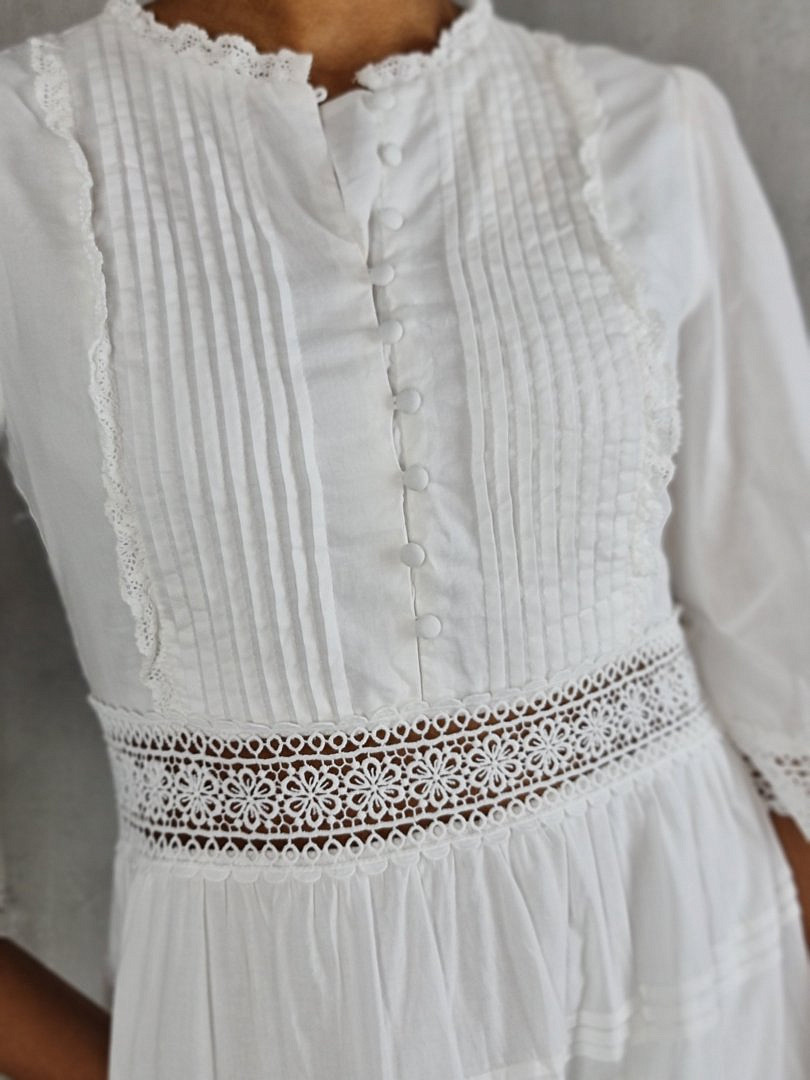 Платье Vicolo миди с ажурными вставками белое, фотография №6