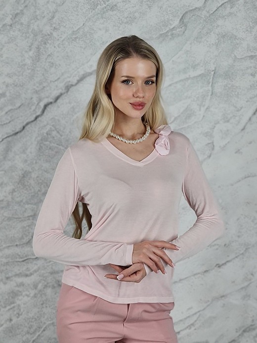 Лонгслив MUJEA v-вырез с розочками у ворота пудра