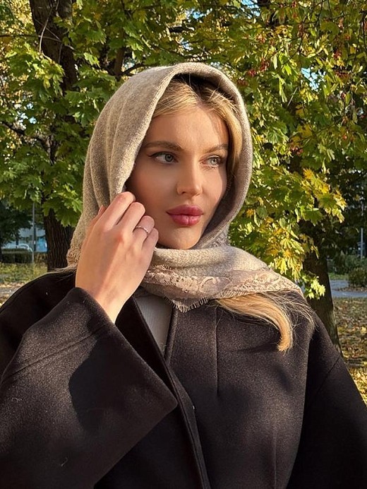 Косынка CASHMERE с кружевом бежевая 