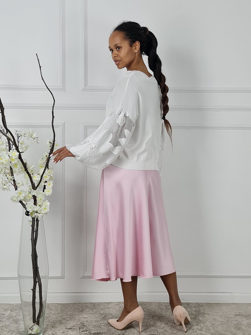 Джемпер BEAUTY WOMEN с вышивкой на рукавах белый , фотография №2