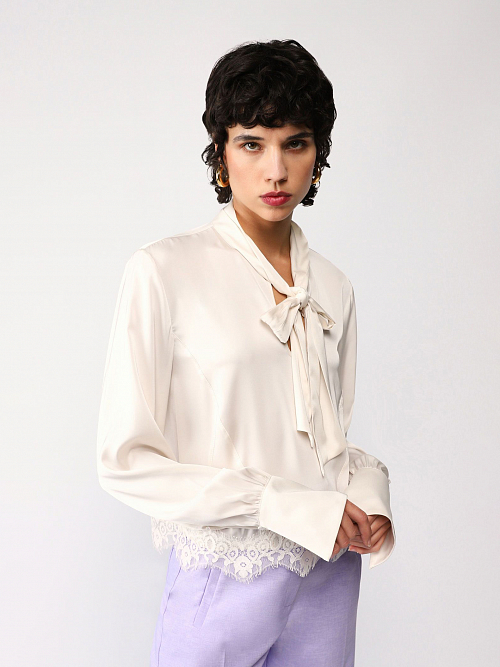 Блузка Imperial атласная с кружевом и завязками белая 