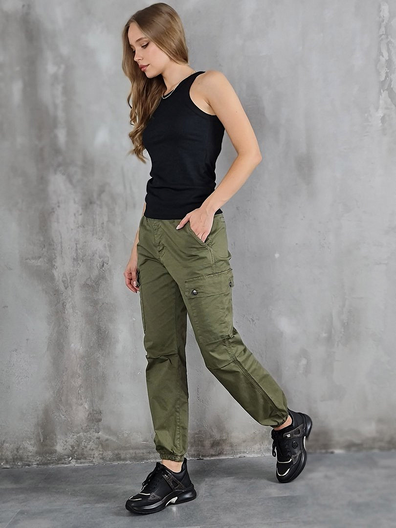 Брюки-джоггеры Defence из плотной ткани хаки, фотография №3