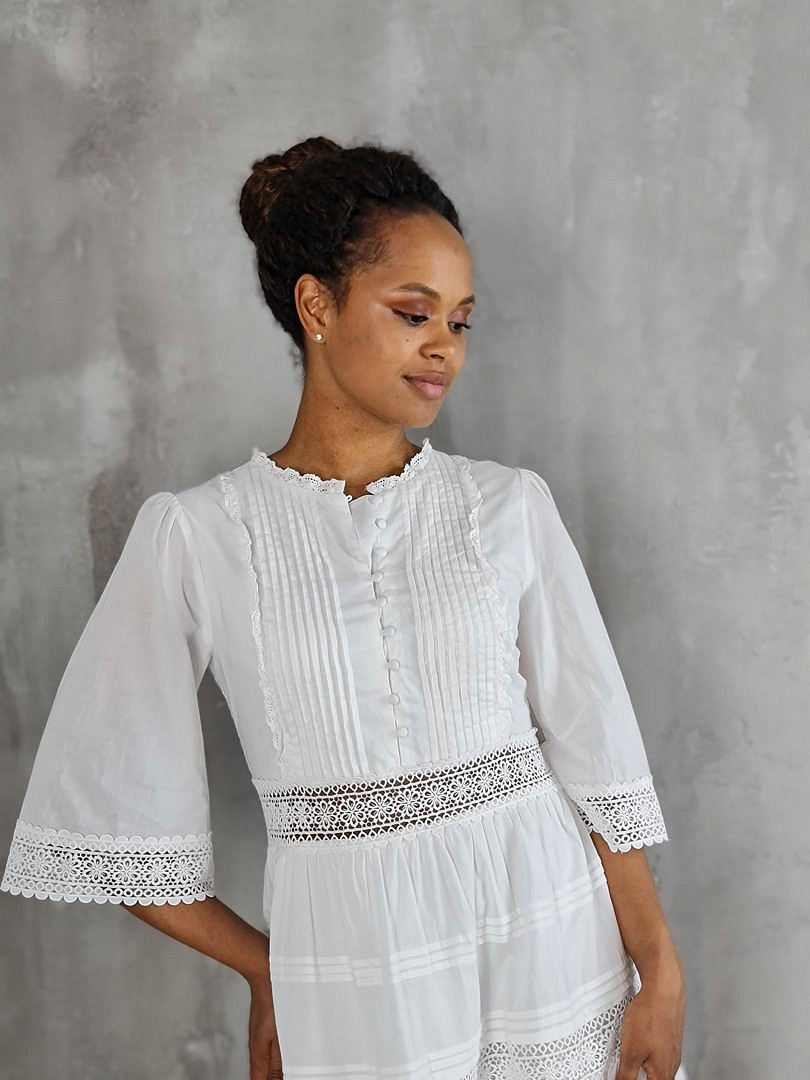 Платье Vicolo миди с ажурными вставками белое, фотография №3