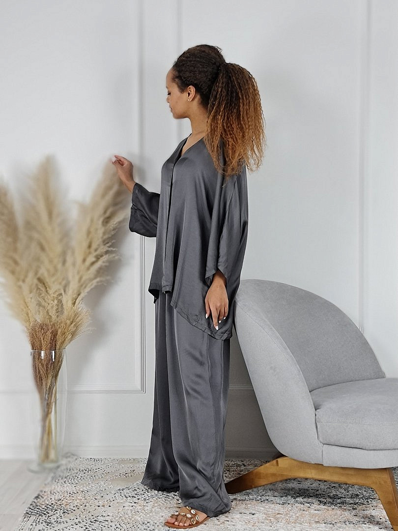 Костюм Zelante атласный рубашка и брюки серый, фотография №2