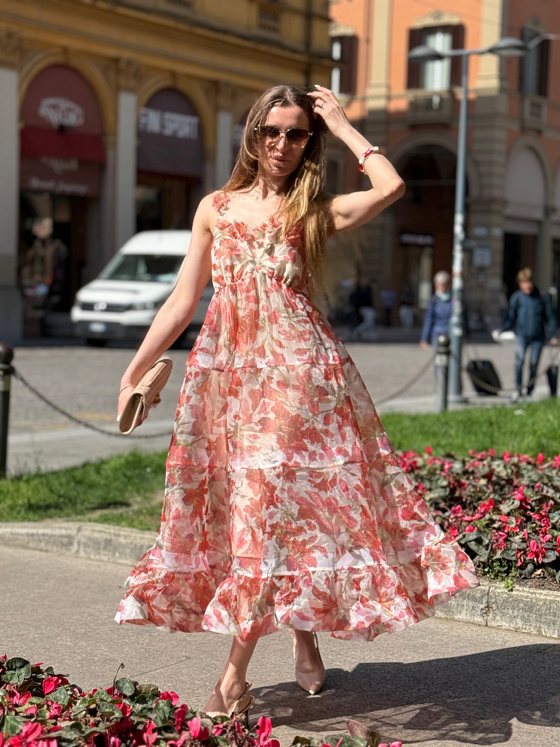 Платье с цветочным принтом молочное