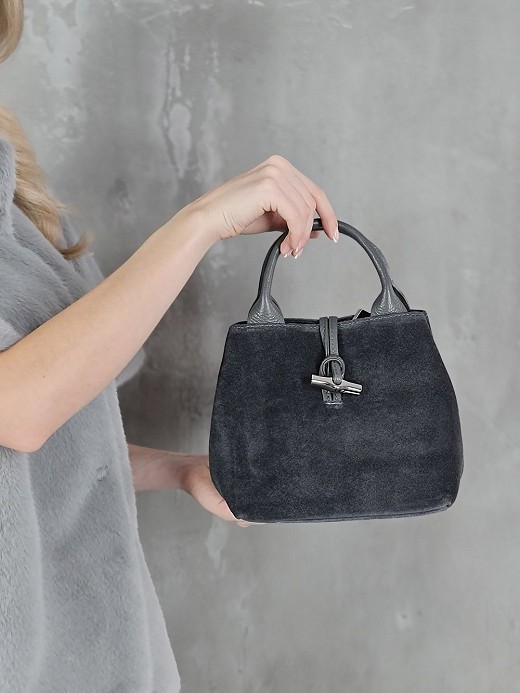 Сумка маленькая с серебряным декором серая