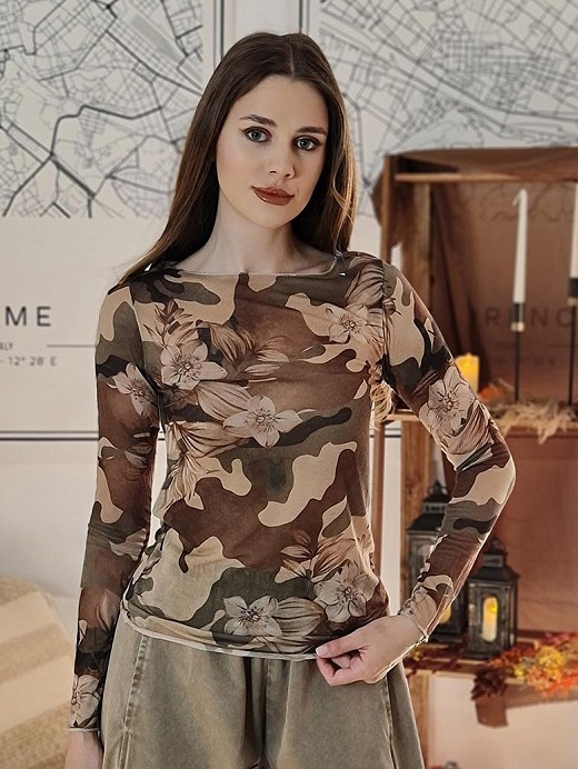 Лонгслив Cashmere Blend с кашемиром милитари с цветами оливковый