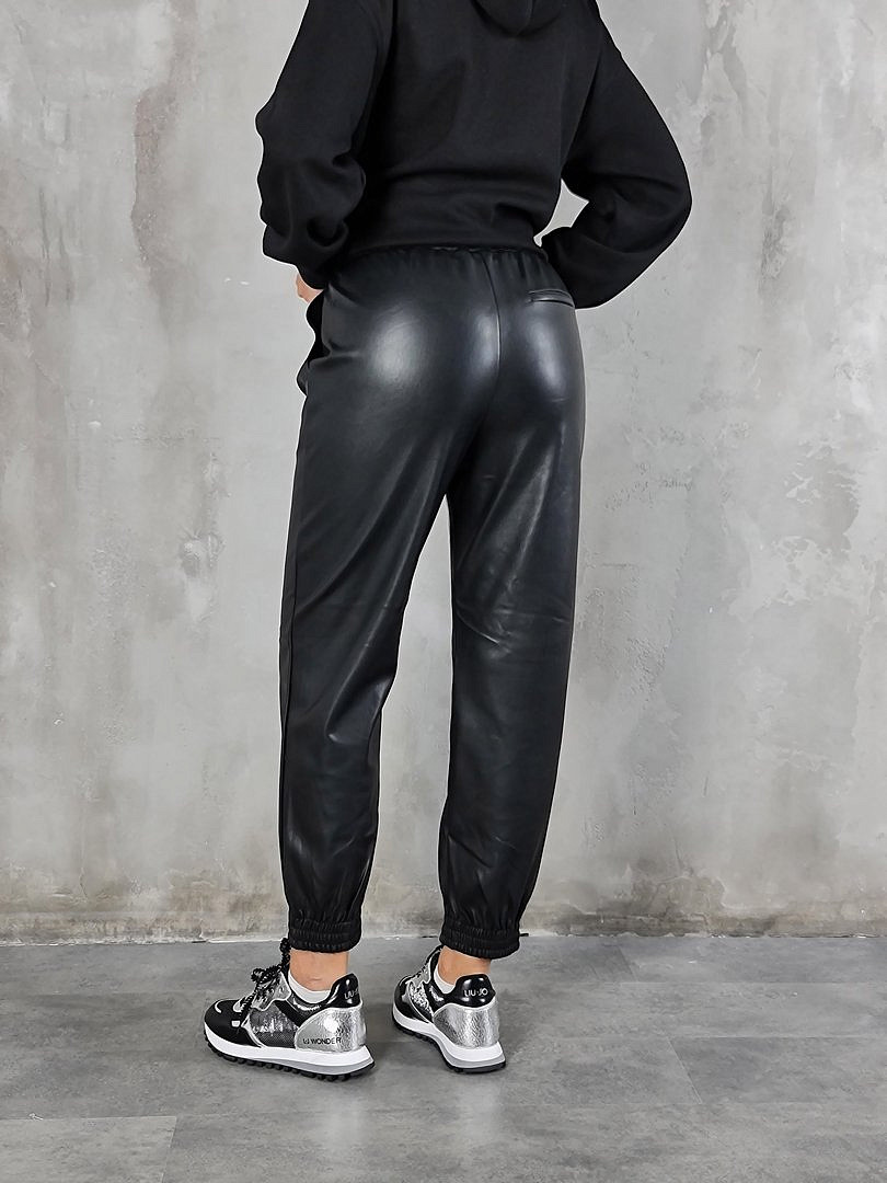 Брюки Lara джоггеры из экокожи с завязками чёрные, фотография №3