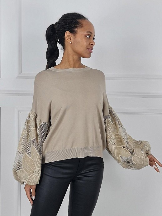 Джемпер BEAUTY WOMEN с вышивкой на рукавах бежевый 