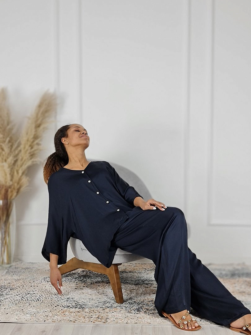 Костюм Zelante атласный рубашка и брюки тёмно-синий, фотография №2