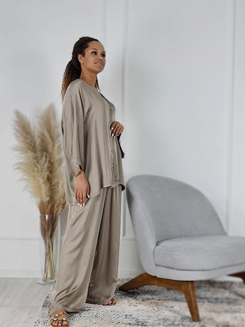 Костюм Zelante атласный рубашка и брюки бежевый (хаки), фотография №2