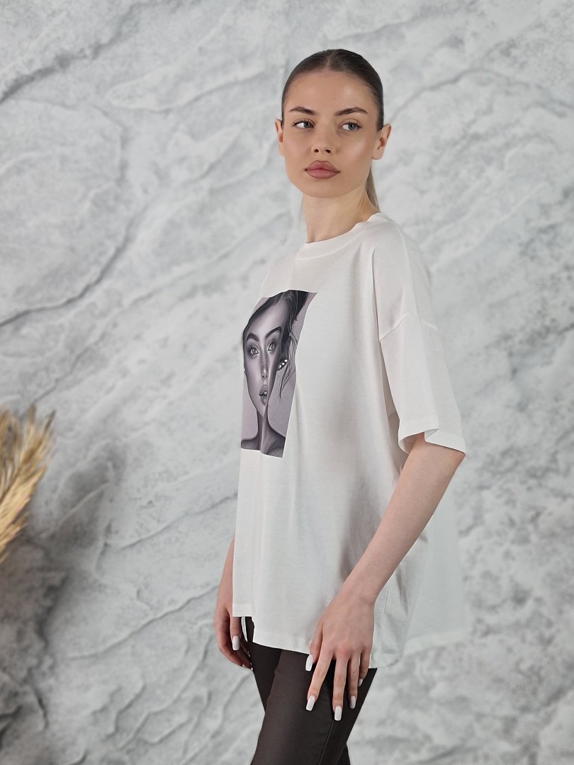 Футболка Vicolo принт Фото девушки белая, фотография №2