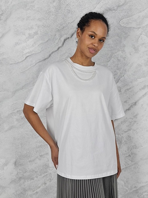 Футболка  KOTHE с жемчужным декором белая