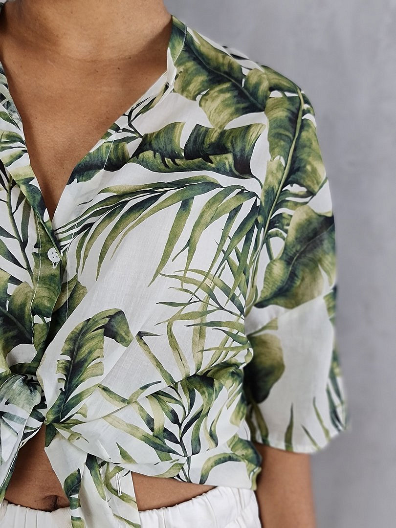 Рубашка Vicolo воздушная с завязками и принтом "Тропики" молочная/зелёная, фотография №4
