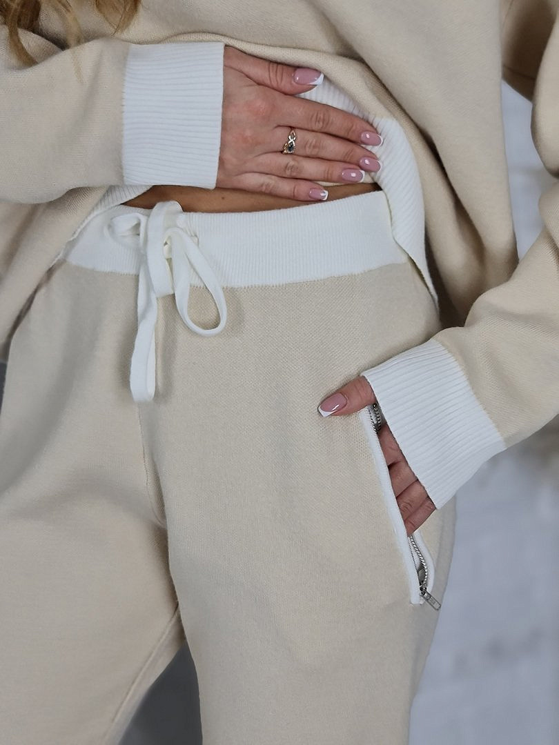 Костюм Melany двухцветный джемпер и брюки молочный/бежевый, фотография №4