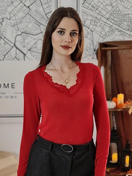 Лонгслив Cashmere Blend с кружевом на груди  и кашемиром красный
