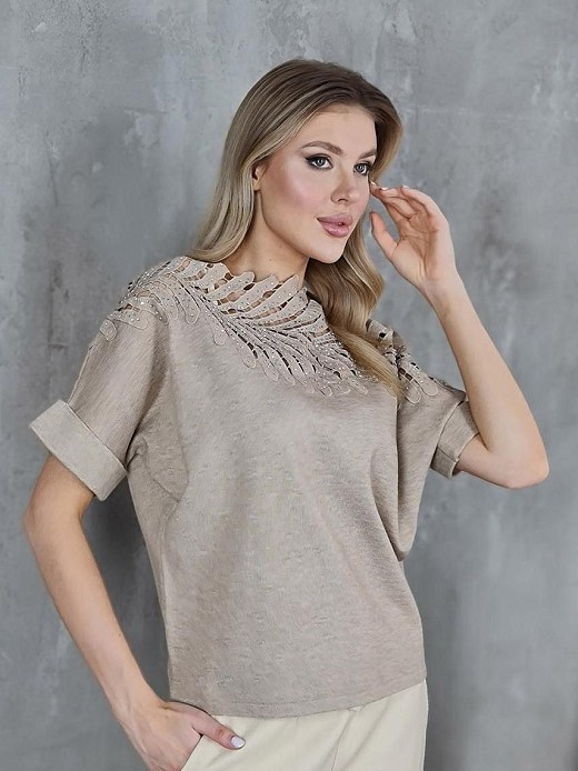 Джемпер ChicLink с коротким рукавом перышки со стразами песочный